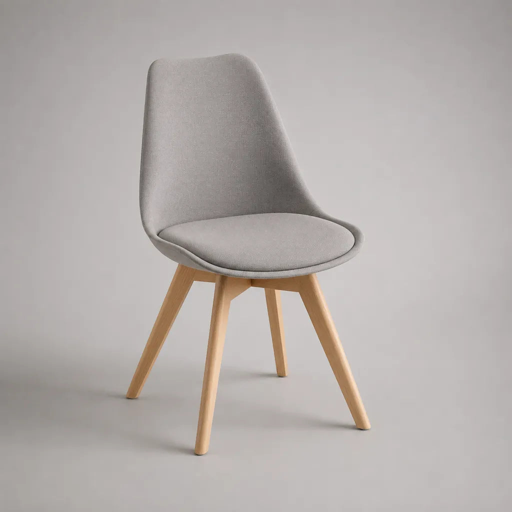 Chaise rembourrée en tissu gris clair avec pieds en bois naturel, 48 × 55 × 84 cm