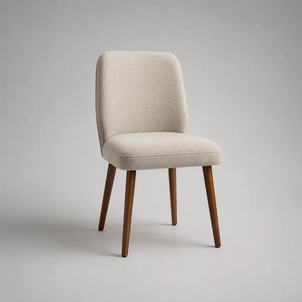Chaise rembourrée à dossier arrondi en polyester beige et hévéa finition noyer, 48 × 56 × 84 cm