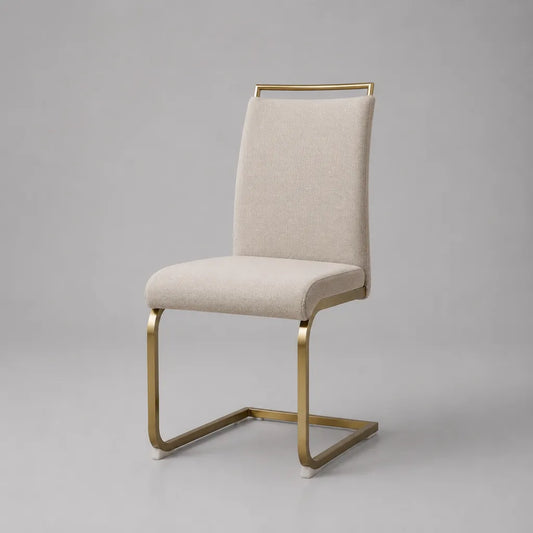 Chaise de salle à manger rembourrée en tissu beige avec piètement traîneau en acier doré, 47 × 58 × 92 cm