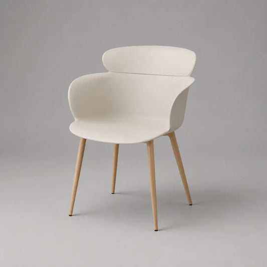 Chaise de salle à manger avec accoudoirs, coque arrondie en polypropylène et pieds en bois, blanc cassé, 58 × 57 × 82 cm