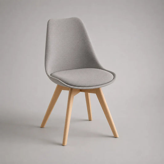 Chaise rembourrée en tissu gris clair avec pieds en bois naturel, 48 × 55 × 84 cm